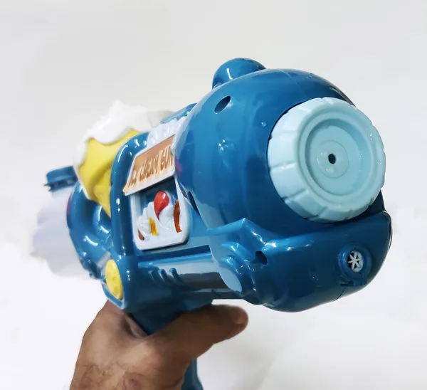 Multicolor_High_Pressure_Kids_Pichkari_For_Playing_Holi_And_Pool_Fun_Automatic_Water_Gun_Medium_Size_For_Age_Over_8_Years