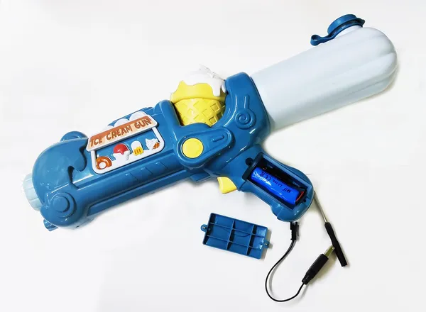 Multicolor_High_Pressure_Kids_Pichkari_For_Playing_Holi_And_Pool_Fun_Automatic_Water_Gun_Medium_Size_For_Age_Over_8_Years