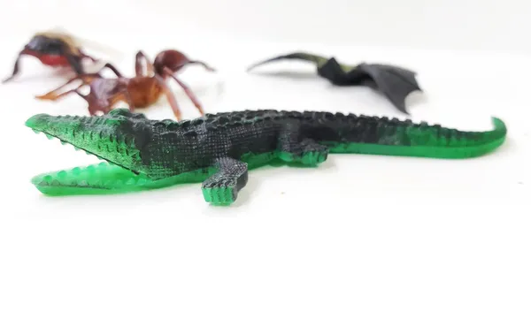 Multicolor_Mix_Mini_Insects_Crocodile,Lizard,_Bat,Bee,_Ant_-_Mini_Insects_Toys_Figure_Playing_Set_For_Kids_Make_Your_Story_For_Kids_(Pack_Of_5_Special_Figures)