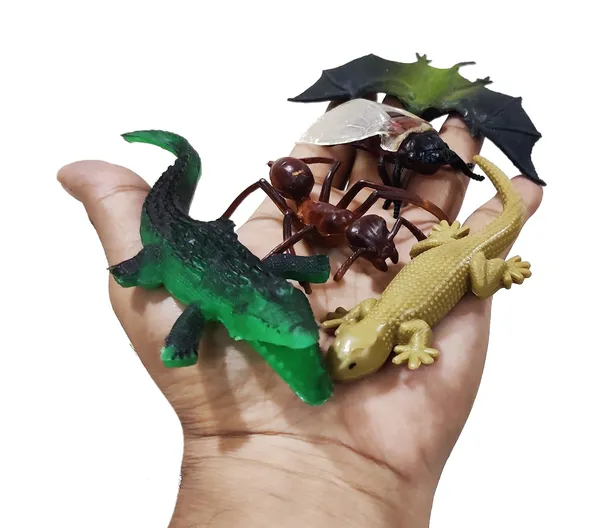 Multicolor_Mix_Mini_Insects_Crocodile,Lizard,_Bat,Bee,_Ant_-_Mini_Insects_Toys_Figure_Playing_Set_For_Kids_Make_Your_Story_For_Kids_(Pack_Of_5_Special_Figures)
