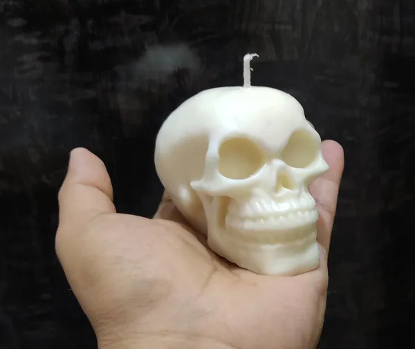 Skull_Shaped_White_Scented_Soy_Wax_Candle_For_Gifting_Or_Decorations_(1_Pc)