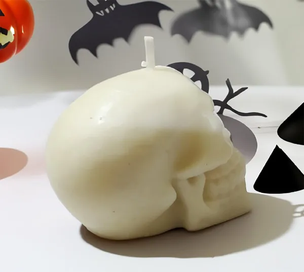 Skull_Shaped_White_Scented_Soy_Wax_Candle_For_Gifting_Or_Decorations_(1_Pc)