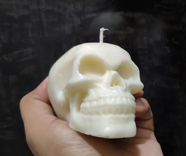 Skull_Shaped_White_Scented_Soy_Wax_Candle_For_Gifting_Or_Decorations_(1_Pc)