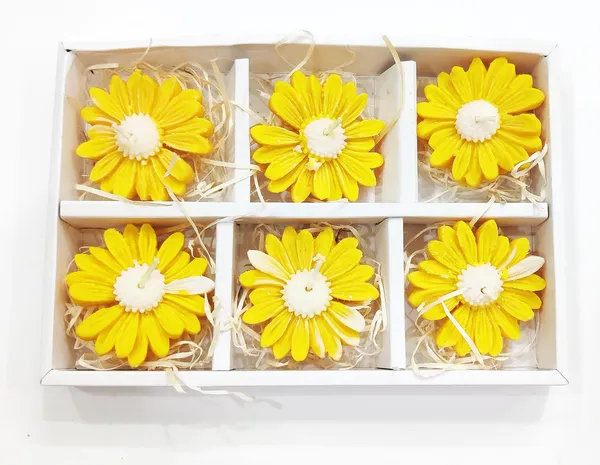 Yellow_Diwali_Decorative_Daisy_Floating_Full_Scented_Soy_Wax_Candle_For_Festive_Gifting_And_Home_Decoration_Set_Of_6