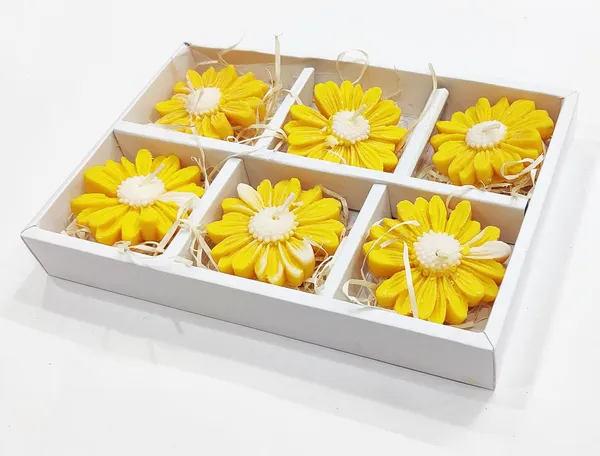 Yellow_Diwali_Decorative_Daisy_Floating_Full_Scented_Soy_Wax_Candle_For_Festive_Gifting_And_Home_Decoration_Set_Of_6