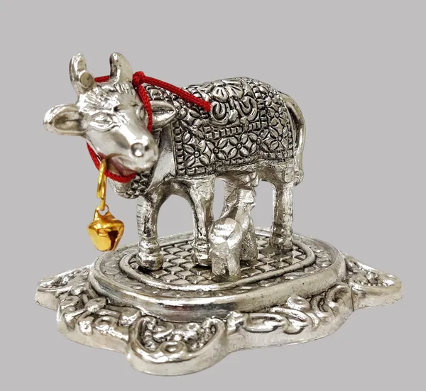 Silver_1_Set_Kamdhenu_Cow_With_Calf_Statue_German_Silver_Plated_|_Home_Decor_Gaay_Bachda_Cow_|Calf_For_Vastu