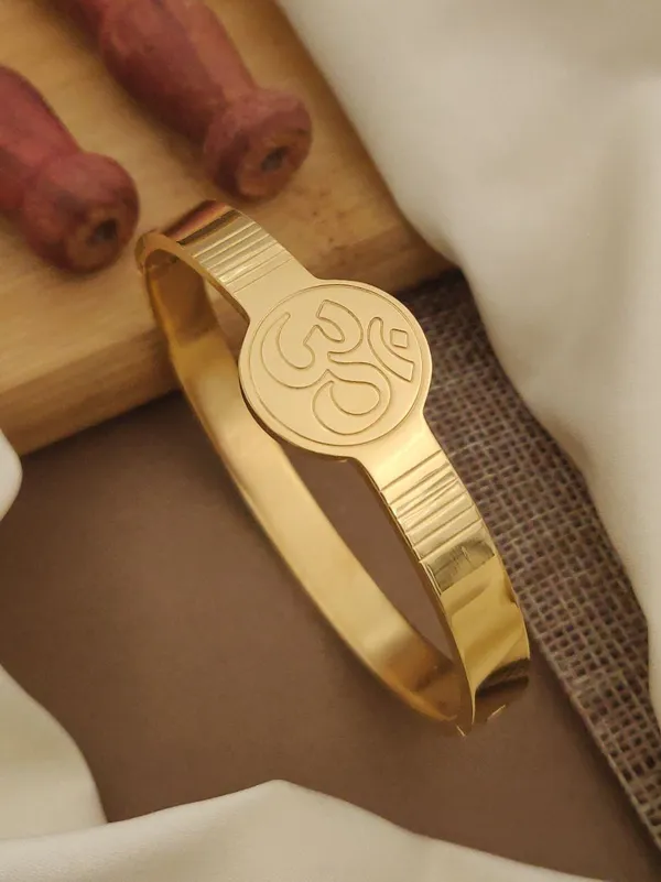 Gold_Plated_Metal_Plate_Featuring_The_Om_Symbol_Kada_|_For_Men