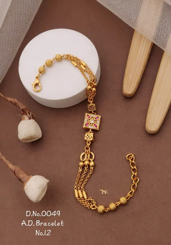 Gold-Plated_Adjustable_Crystal_Bracelet_for_Women