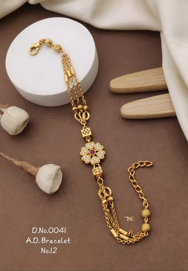 Gold-Plated_Adjustable_Crystal_Bracelet_for_Women
