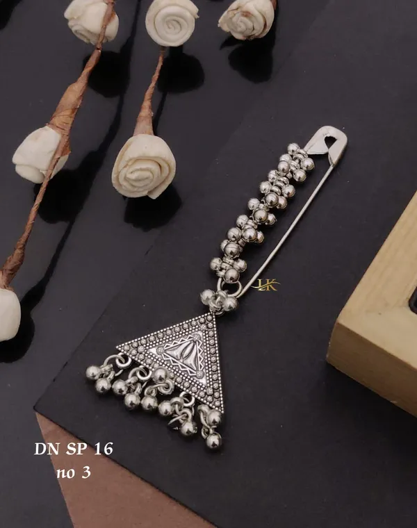 Traditional_Silver_Saree_Pin_For_Women_&_Girls