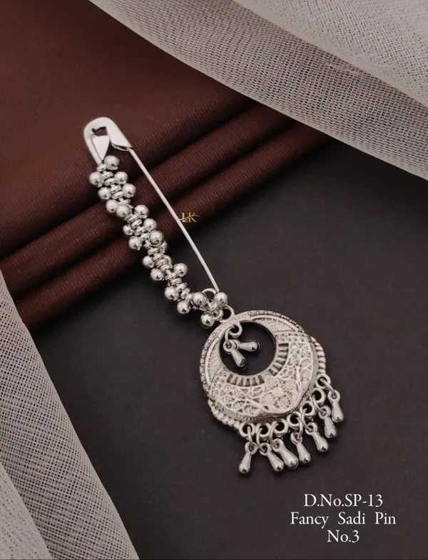 Traditional_Silver_Saree_Pin_For_Women_&_Girls