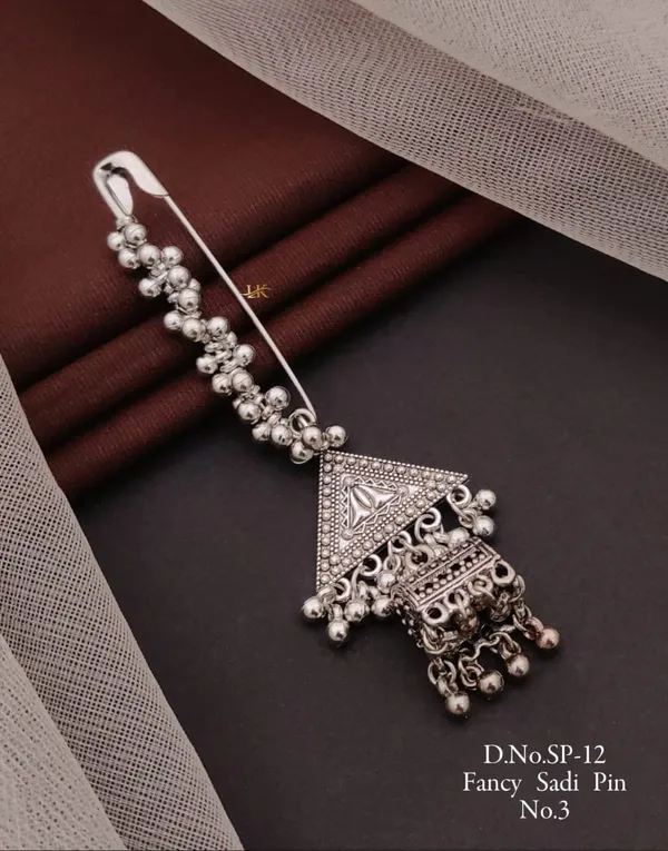 Traditional_Silver_Saree_Pin_For_Women_&_Girls