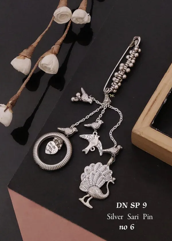 Traditional_Silver_Saree_Pin_For_Women_&_Girls