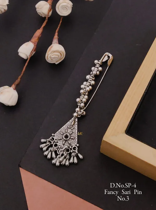 Traditional_Silver_Saree_Pin_For_Women_&_Girls