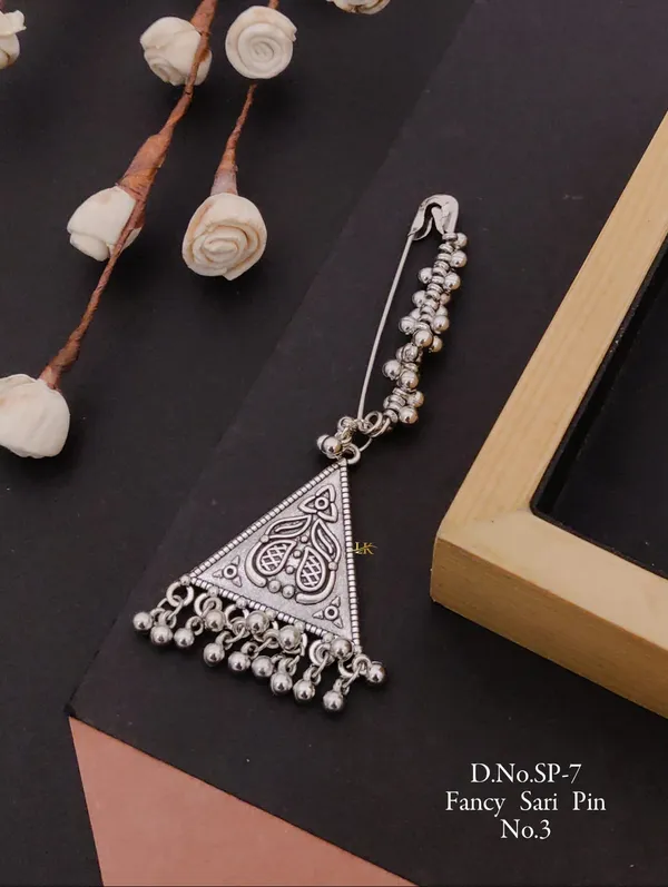 Traditional_Silver_Saree_Pin_For_Women_&_Girls