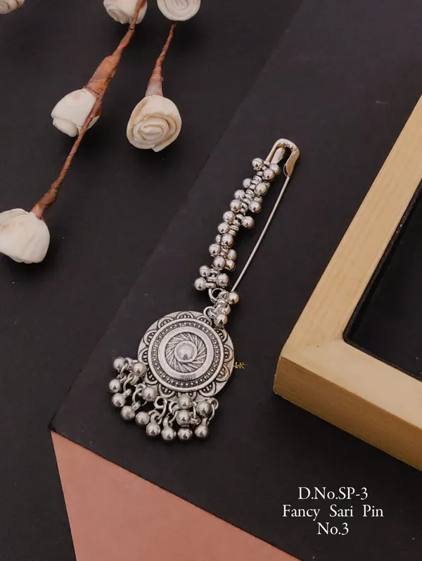 Traditional_Silver_Saree_Pin_For_Women_&_Girls