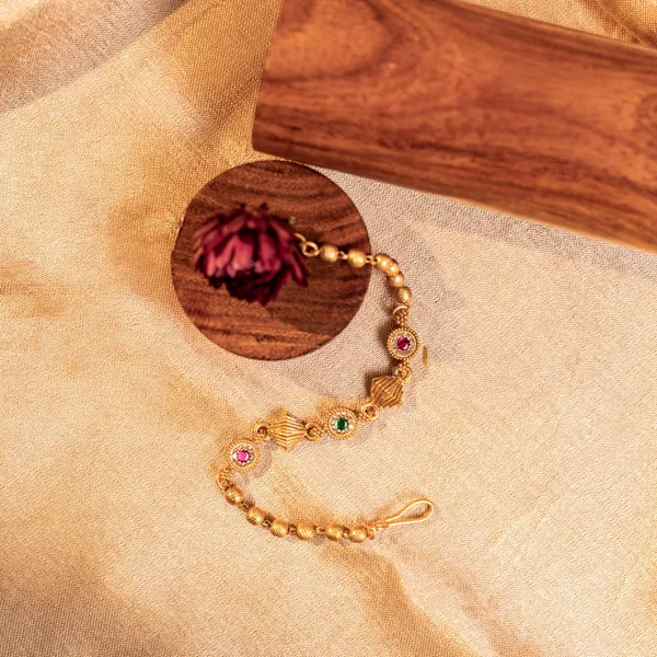 Elegant_gold-tone_finish_Bracelet