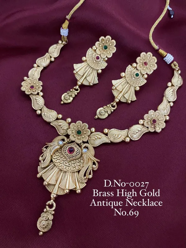 Antique_Gold-Plated_Kundan_Necklace_Set_with_Earrings