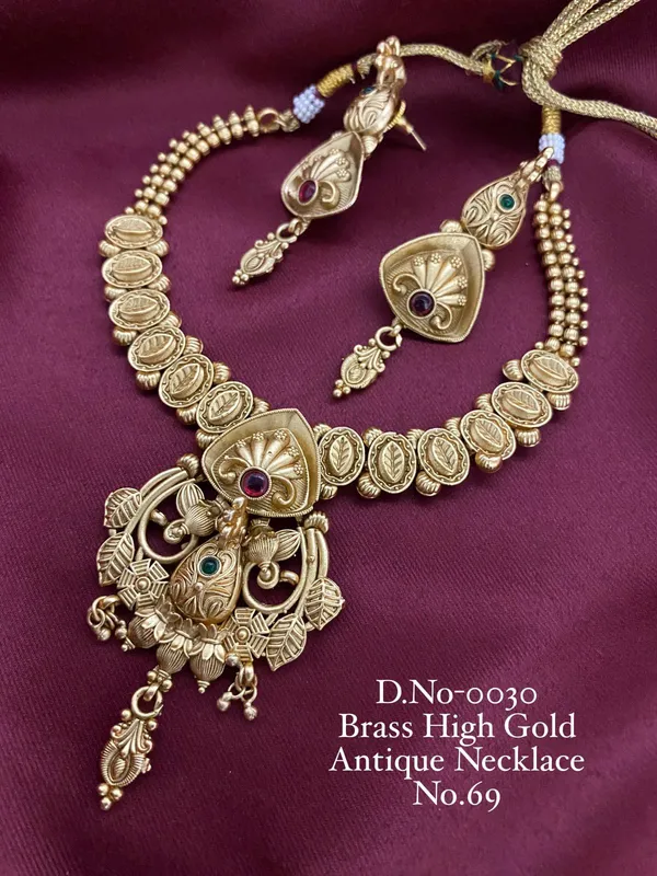 Antique_Gold-Plated_Kundan_Necklace_Set_with_Earrings