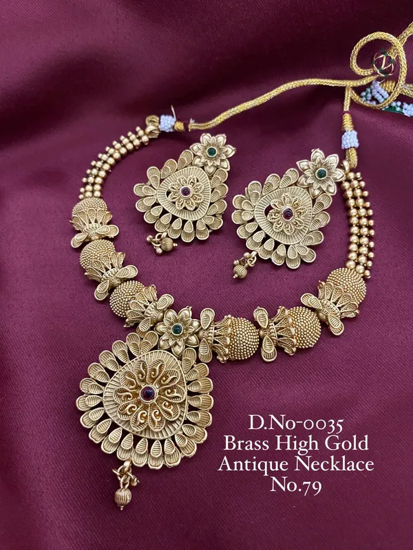 Antique_Gold-Plated_Kundan_Necklace_Set_with_Earrings