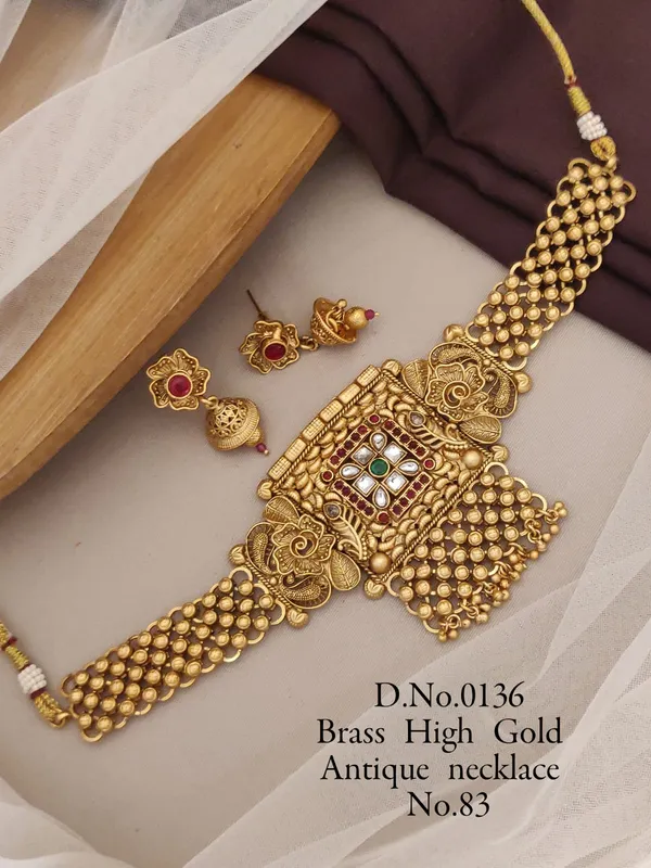 Antique_Gold-Plated_Kundan_Necklace_Set_with_Earrings