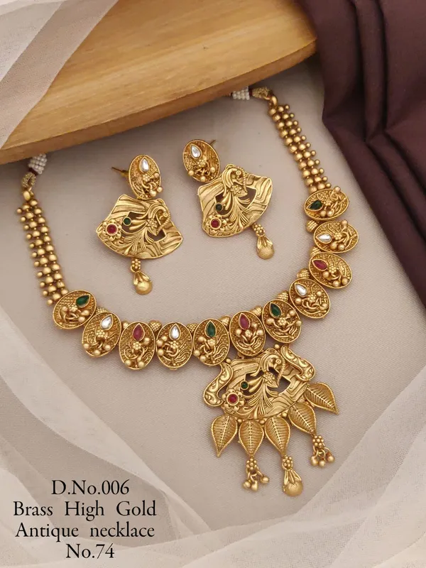 Antique_Gold-Plated_Kundan_Necklace_Set_with_Earrings