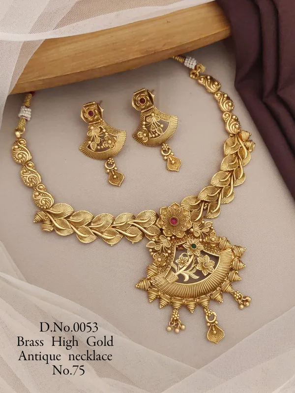 Antique_Gold-Plated_Kundan_Necklace_Set_with_Earrings