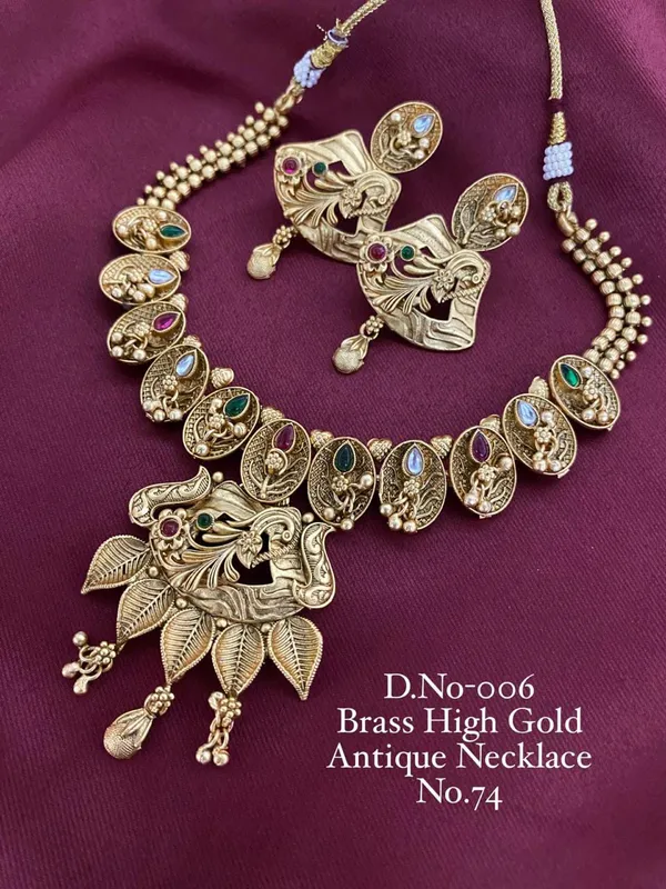 Antique_Gold-Plated_Kundan_Necklace_Set_with_Earrings