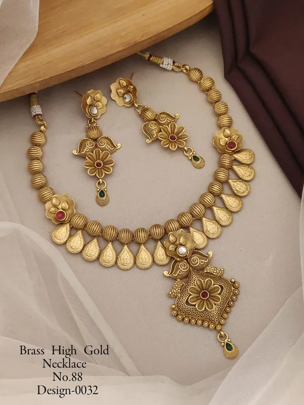 Antique_Gold-Plated_Kundan_Necklace_Set_with_Earrings