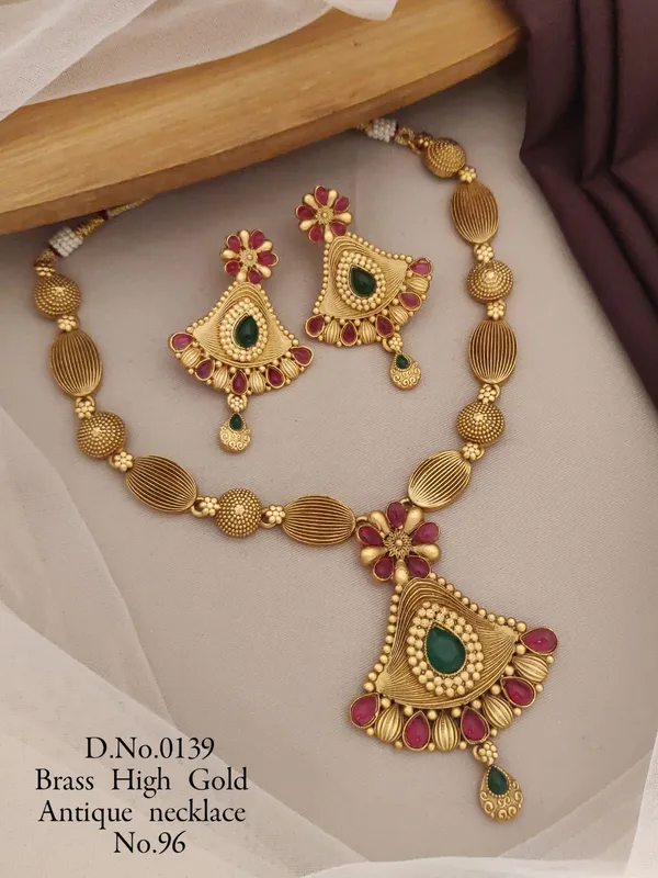 Antique_Gold-Plated_Kundan_Necklace_Set_with_Earrings