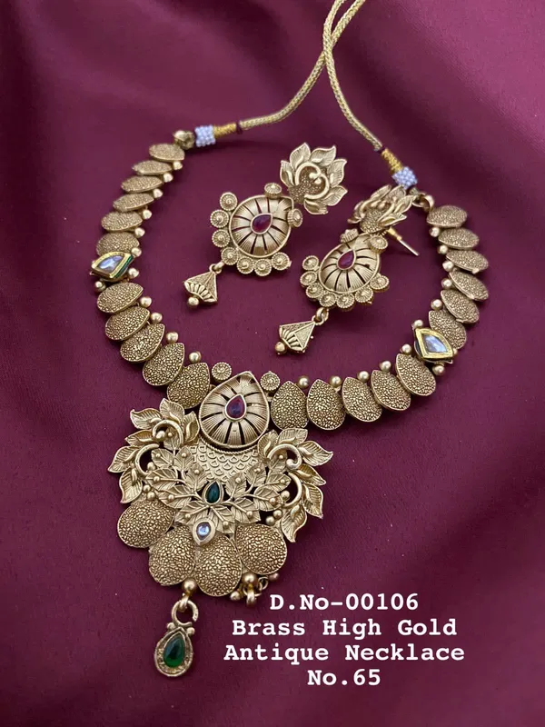 Antique_Gold-Plated_Kundan_Necklace_Set_with_Earrings