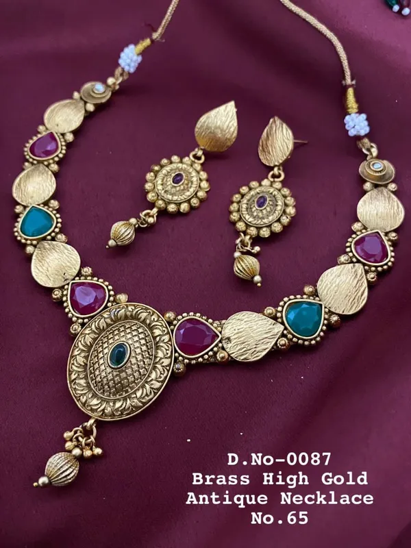 Antique_Gold-Plated_Kundan_Necklace_Set_with_Earrings