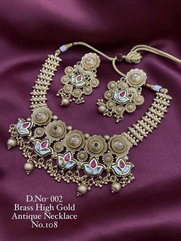 Antique_Gold-Plated_Kundan_Necklace_Set_with_Earrings