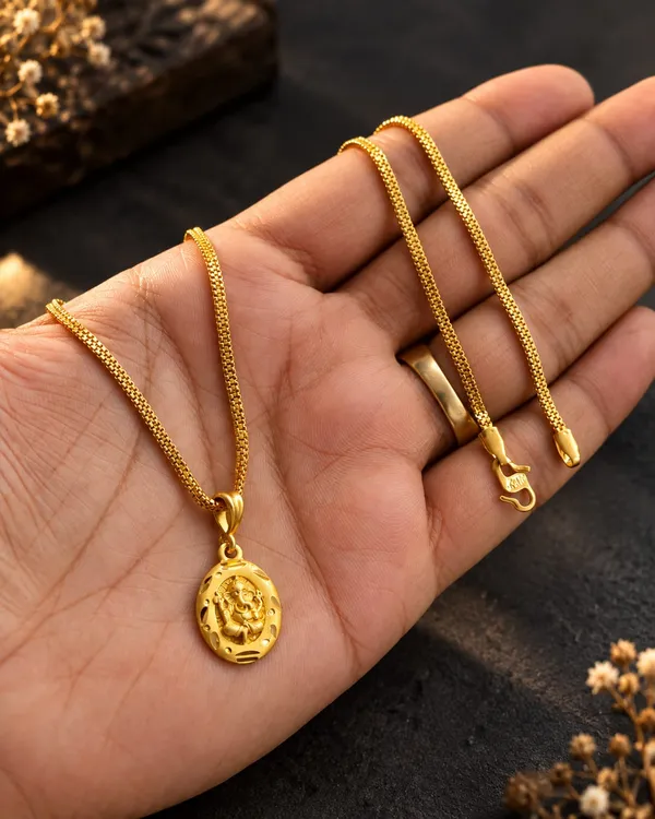 Gold-Plated_Pendant_Necklace_with_Textured_Chain