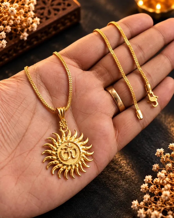 Gold-Plated_Pendant_Necklace_with_Textured_Chain