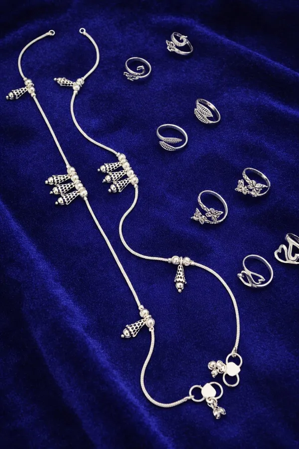 Stylish_Silver-Plated_2_Anklet_&_6_Ring_Combo_Set_for_Women_&_Girls