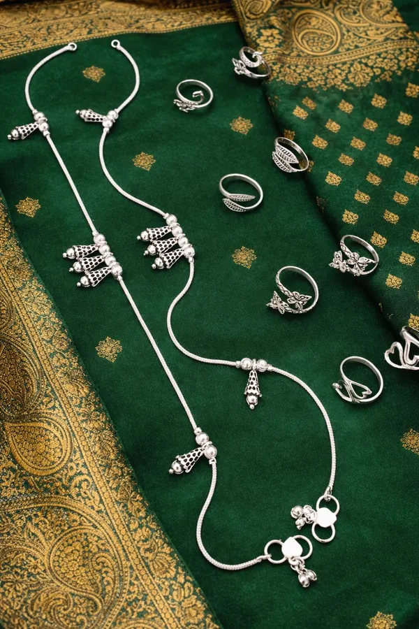 Stylish_Silver-Plated_2_Anklet_&_6_Ring_Combo_Set_for_Women_&_Girls