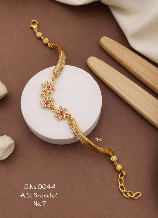 Gold-Plated_Adjustable_Crystal_Bracelet_for_Women