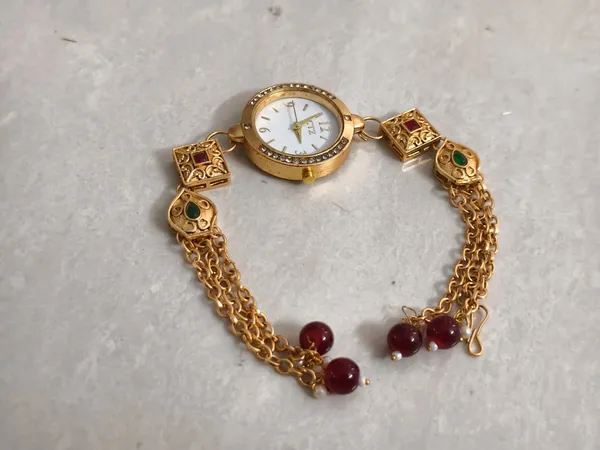 Trendy_Kashmiri_Watch_For_Women