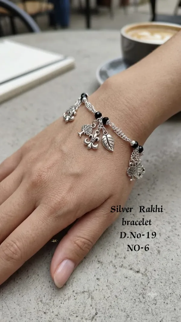 Stylish_Silver_Bracelet_for_Women