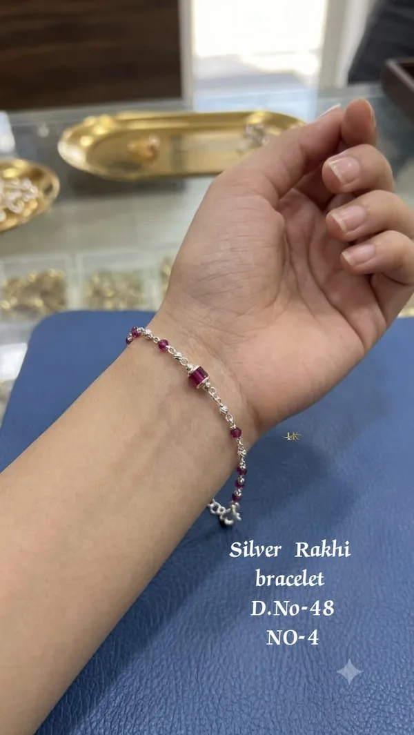 Stylish_Silver_Bracelet_for_Women