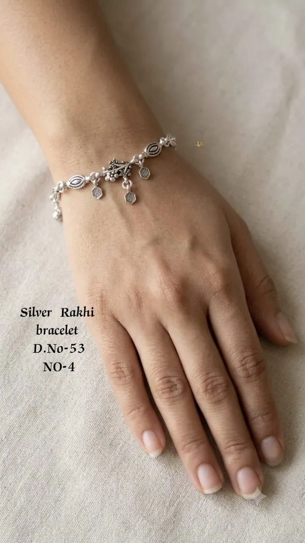 Stylish_Silver_Bracelet_for_Women