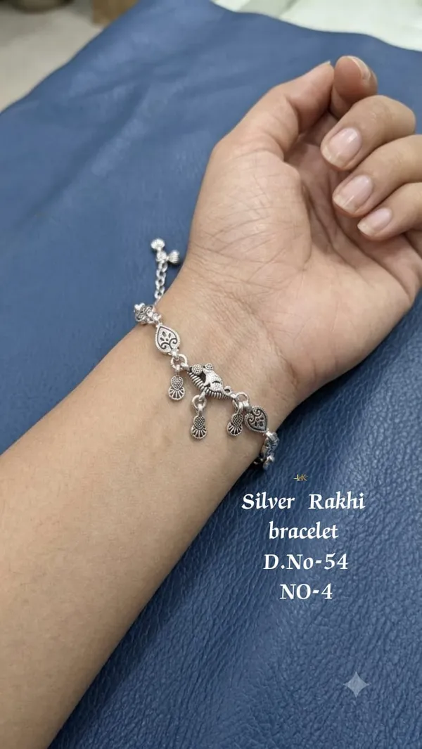 Stylish_Silver_Bracelet_for_Women