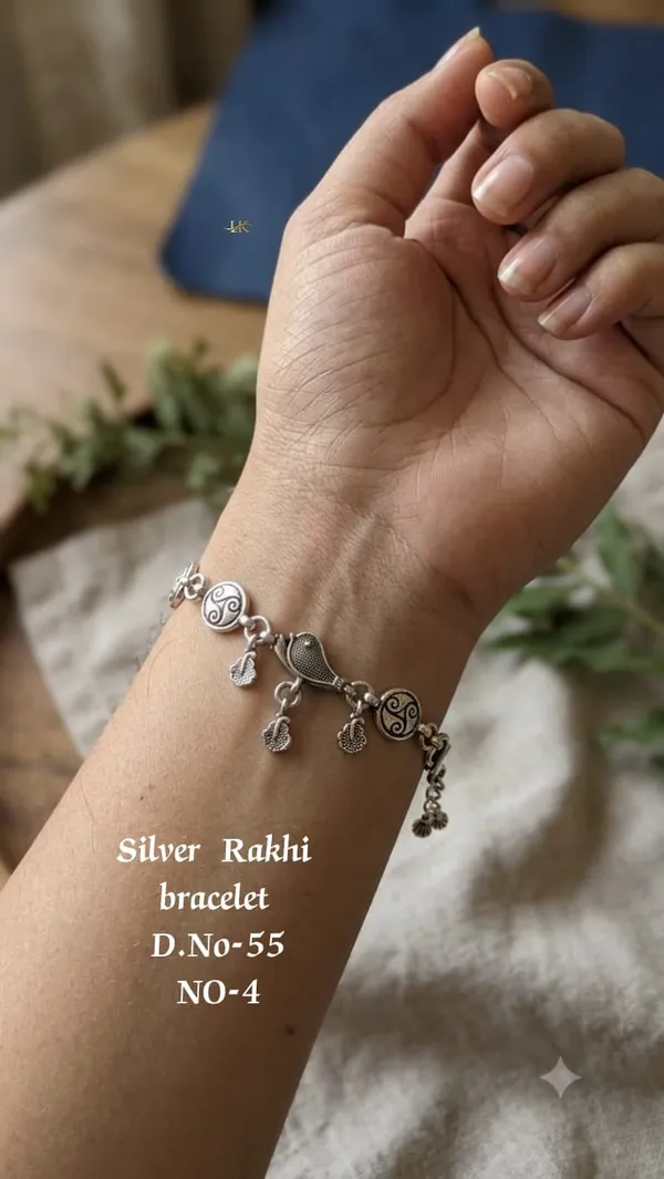 Stylish_Silver_Bracelet_for_Women