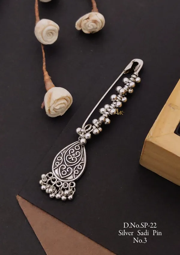 Traditional_Silver_Saree_Pin_For_Women_&_Girls