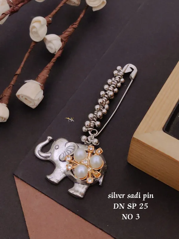 Traditional_Silver_Saree_Pin_For_Women_&_Girls