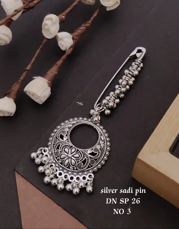 Traditional_Silver_Saree_Pin_For_Women_&_Girls