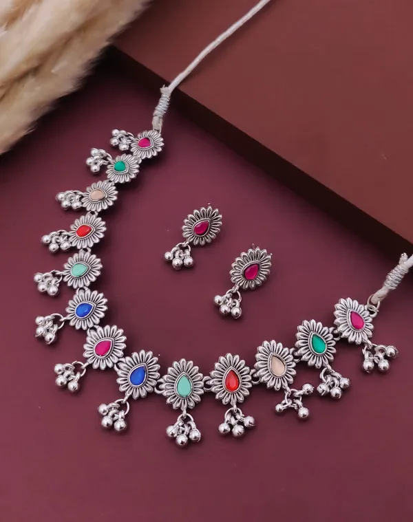 Beautiful_Silver_Necklace_with_Earrings_for_Women_and_Girls.