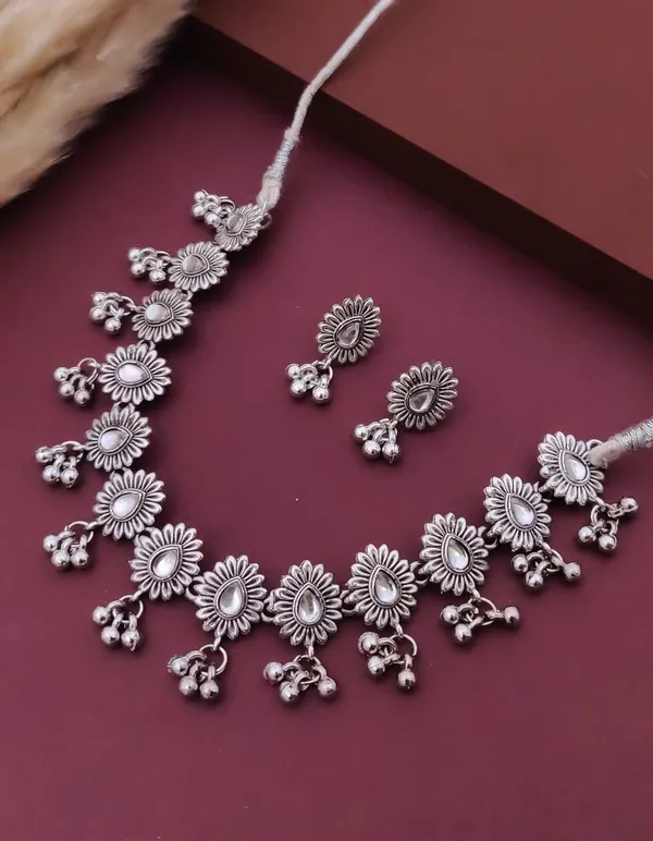 Beautiful_Silver_Necklace_with_Earrings_for_Women_and_Girls.