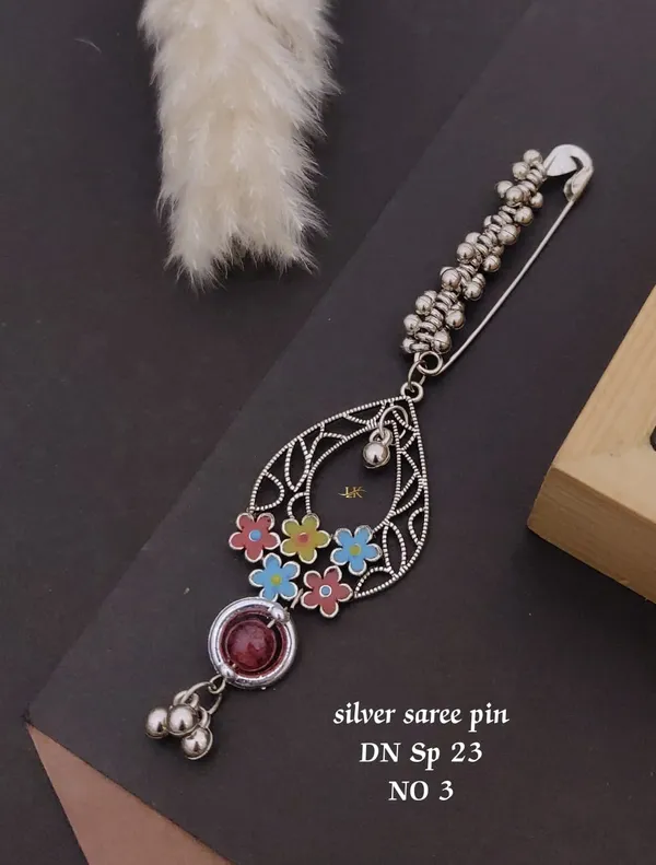 Traditional_Silver_Saree_Pin_For_Women_&_Girls